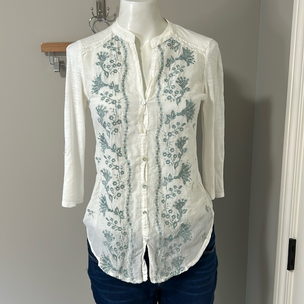 Anthropologie Tiny Embroidered Floral Top White Button Front Vneck Sz S